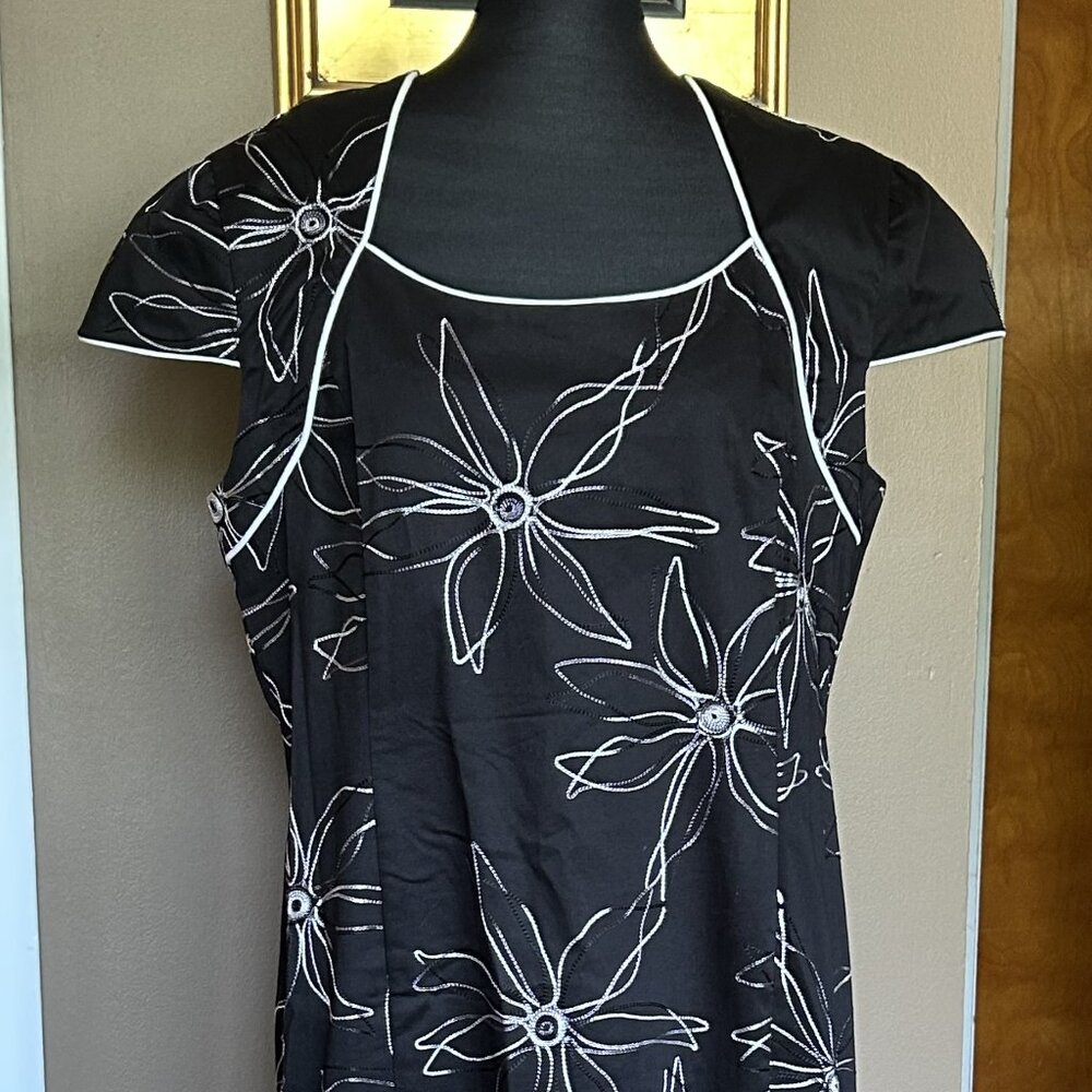 Black cotton/spandex cap sleeve size 18T dress w/embroidered flowers